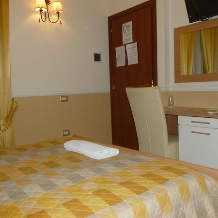 Bed and Breakfast Olimpo Degli Dei Neapel Zimmer foto