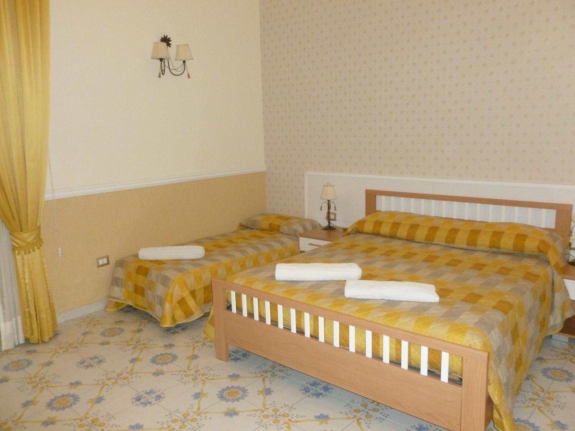 Bed and Breakfast Olimpo Degli Dei Neapel Zimmer foto